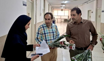 استقبال هیئت‌رئیسه دانشکده از دانشجویان با اهدای گل