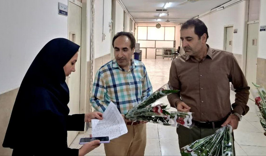 استقبال هیئت‌رئیسه دانشکده از دانشجویان با اهدای گل