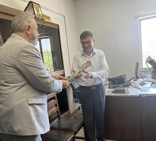 برگزاری هفته گرامیداشت مقام استاد و تقدیر از اساتید  و کارکنان معاونت آموزشی به روایت تصویر