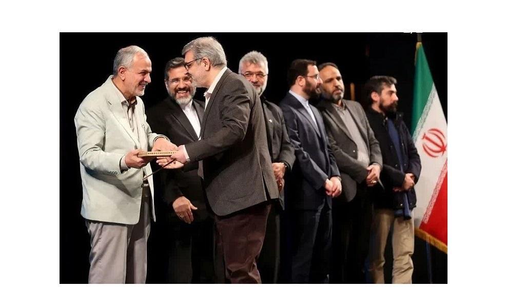 کتاب جای پای زینب (سلام الله علیها)  پدیدار شناسی پیاده روی زنان ایرانی در اربعین،  به قلم دکتر محمد تقی کرمی اثر شایسته تقدیر شانزدهمین جشنواره بین‌المللی پژوهش فرهنگی  شد